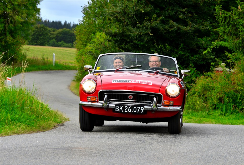 I en lånt MG B vandt Torben Weber Andersen og Emilie Weber Wellendorf klassesejr i det første rally, de stillede op i. Det var i Turistklassen i Oresund Rally 2014.
(Foto: Michael Eisenberg - Intercom)